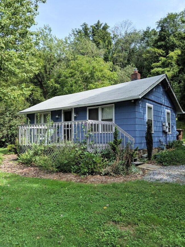 Foto del edificio - Asheville Cottage Rental!