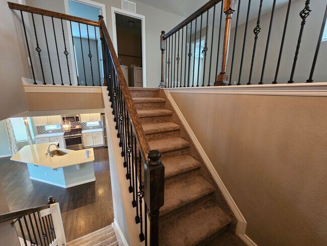 Building Photo - Beautiful 5 Bedroom, 3.5 Bath, 4 Car Garag...