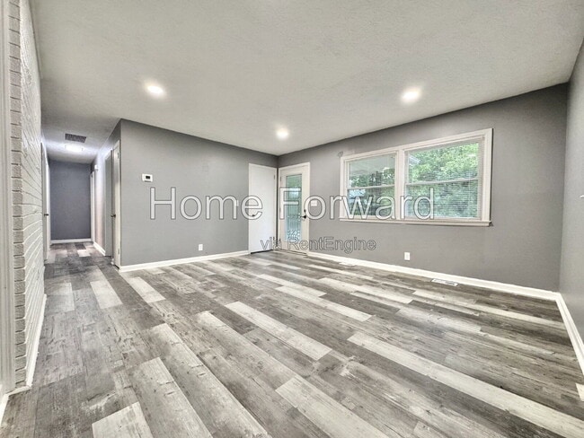 Photo - 1720 Traveller Road House