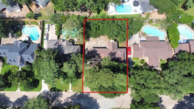 Foto del edificio - 14923 Benfer Rd