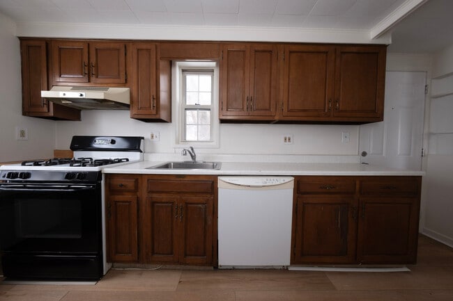 Photo - 956 Jefferson Dr House