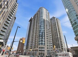 Building Photo - 242 Rideau St