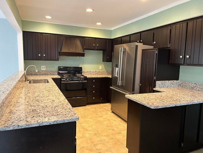 Building Photo - 1354 Catalpa Dr