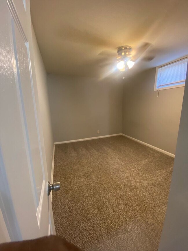 Building Photo - Jefferson Park Gem (2 Bedroom Available Now)