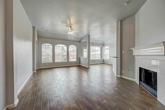 Building Photo - 3306 Stratford Pointe Dr