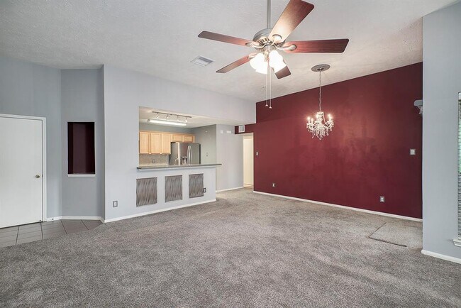Building Photo - 8051 Bay Branch Dr