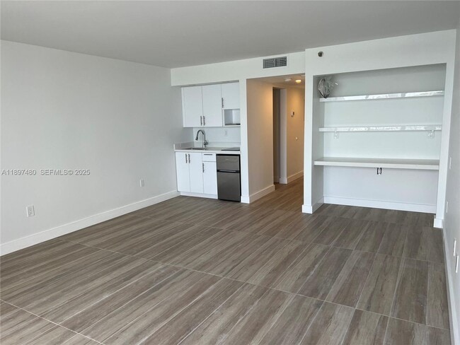 Foto del edificio - 555 NE 15th St