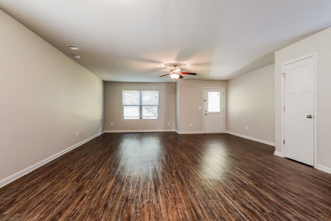 Foto del edificio - 6360 Avery St SW
