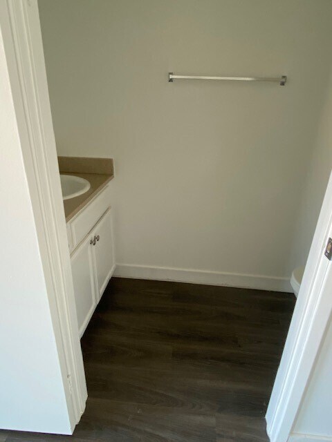 Building Photo - Empire Villa Apartments