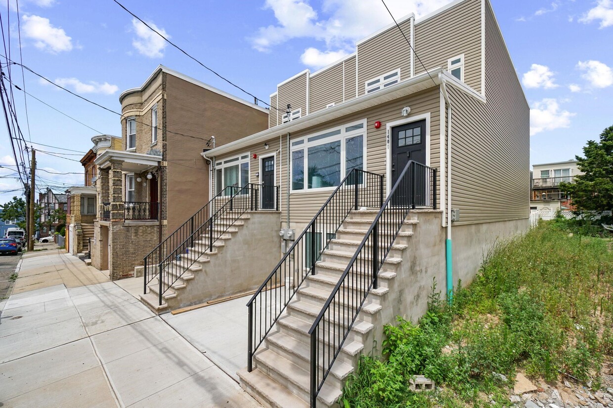 Primary Photo - 1400 9th St