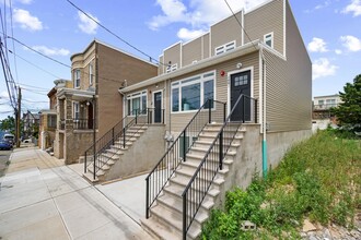 Building Photo - 1400 9th St