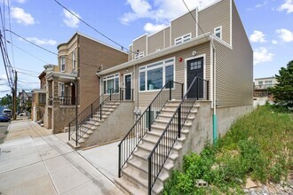 Building Photo - 1400 9th St