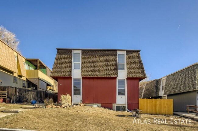 Foto del edificio - 331 N Columbine St