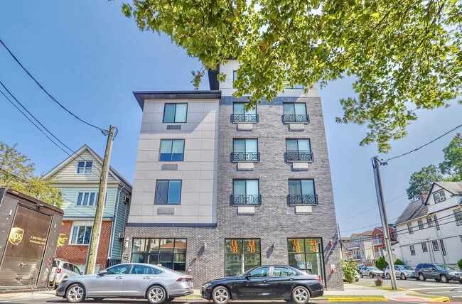 Building Photo - 140 Avenue B