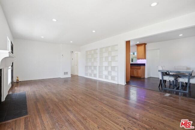 Foto del edificio - 9741 Alcott St