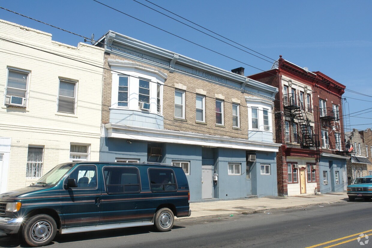 Primary Photo - 681-683 Hall Ave