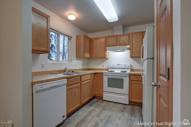 Building Photo - 1055 E Klatt Rd