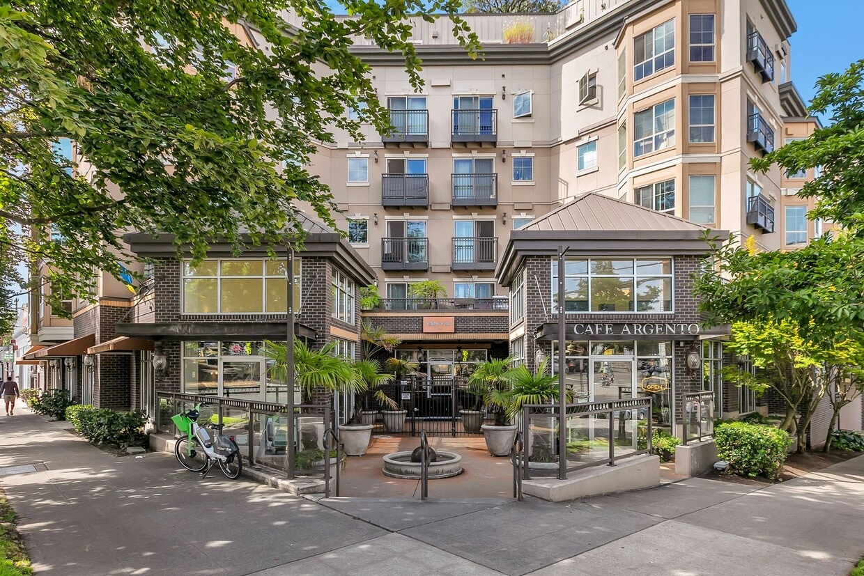Primary Photo - Heart of Capital Hill Studio with Parking ...
