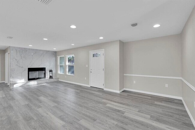 Foto del edificio - 855 S Holmes Blvd