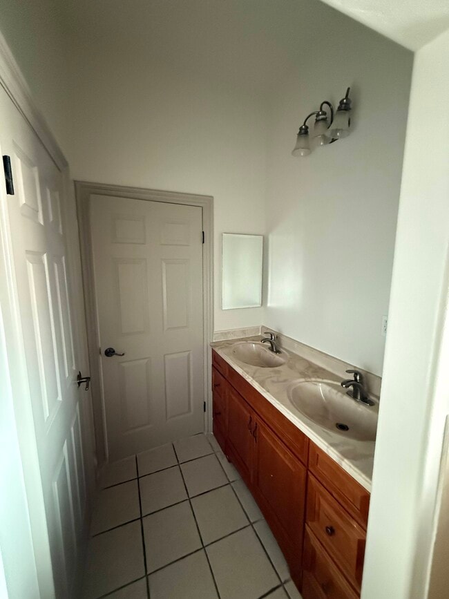 Foto del edificio - 1645 W 36th Pl