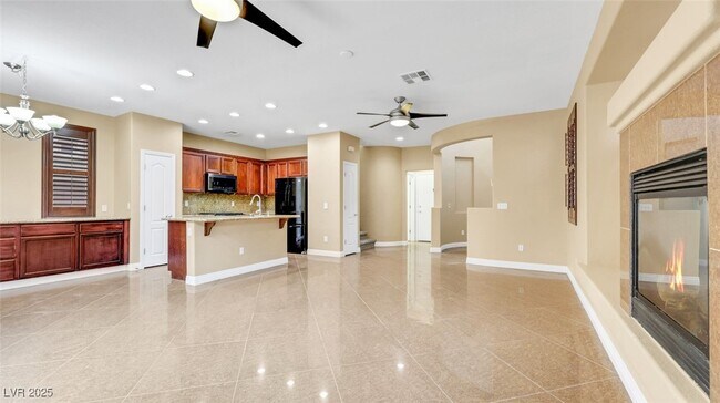 Foto del edificio - 7523 Tressider Ave