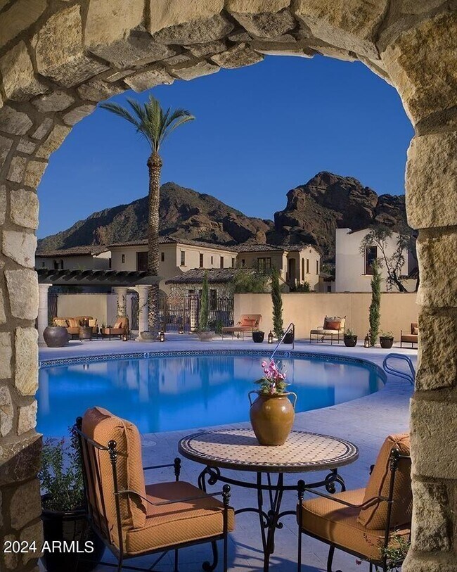 Building Photo - 4949 E Lincoln Dr