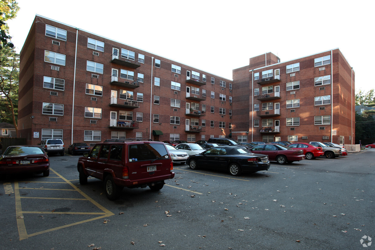 Building Photo - Greylock Apartments