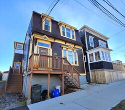 Building Photo - 256 Britain St