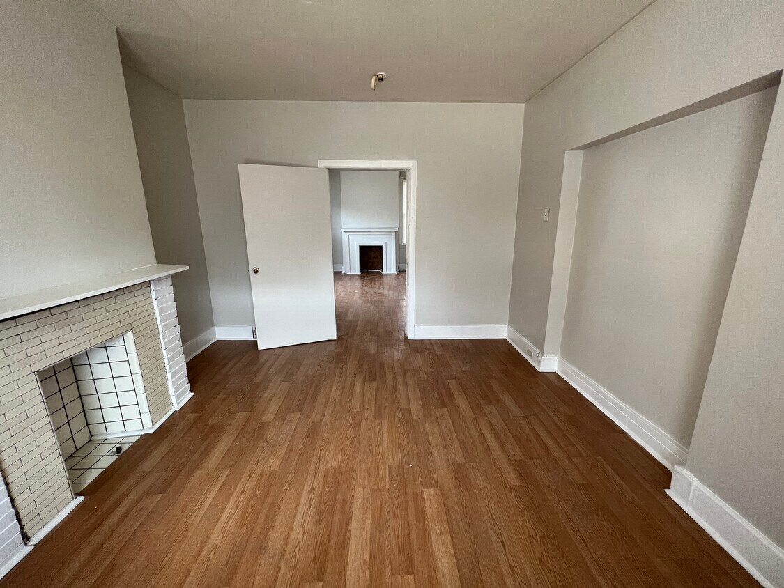 Foto principal - 240 N Graham St