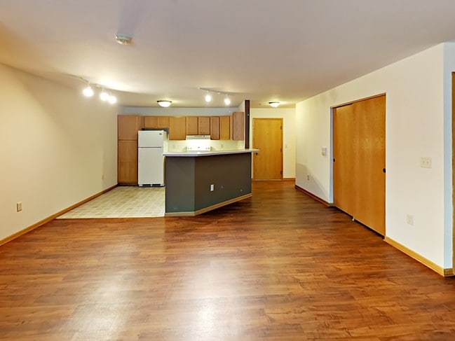 Image_KQ6JJwyZzo.jpg - Underwood Station