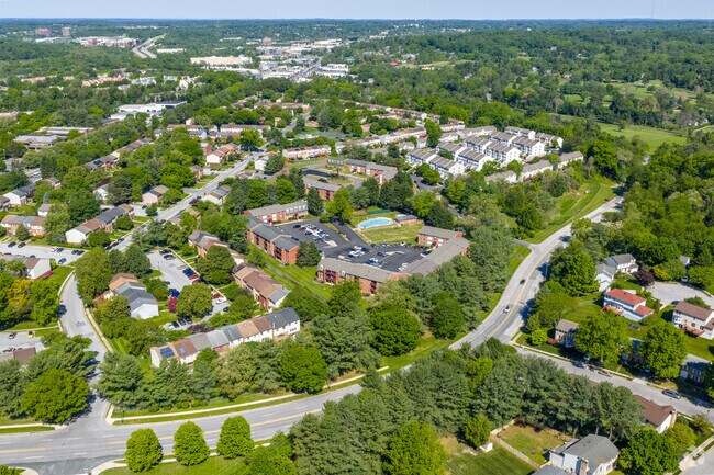 Aéreo - Villages of Queen Anne Apartments