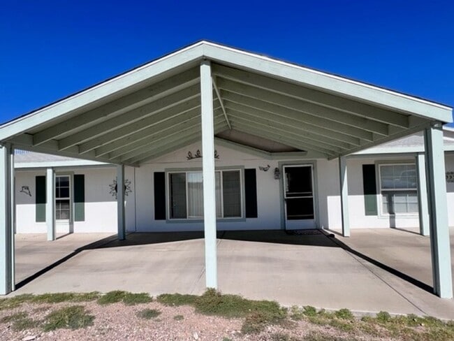 Building Photo - 2BR Vacation Home, Fully Furnished with Ut...