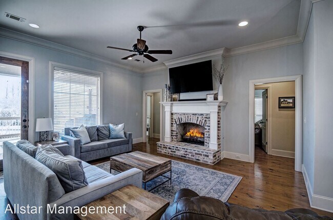 Foto del edificio - 4 br, 3 bath House - 102 Azalea Cv