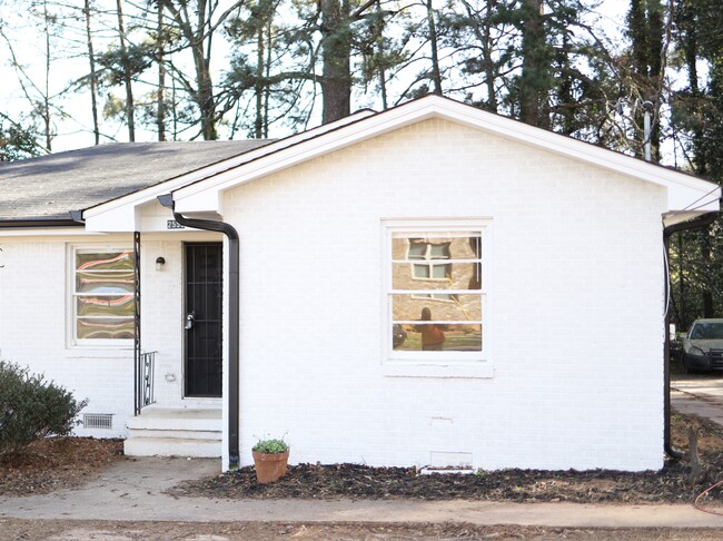 Building Photo - 2553 Mellville Ave