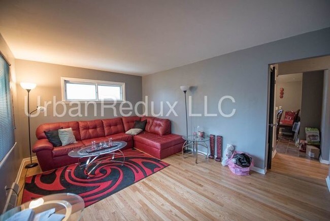 Foto del edificio - 8549 W Douglas Ave