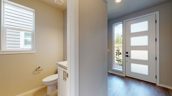 Building Photo - For Rent - Kent East hill Newer home East ...