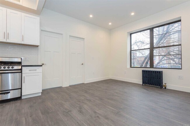 Building Photo - 68-51 Fresh Pond Rd
