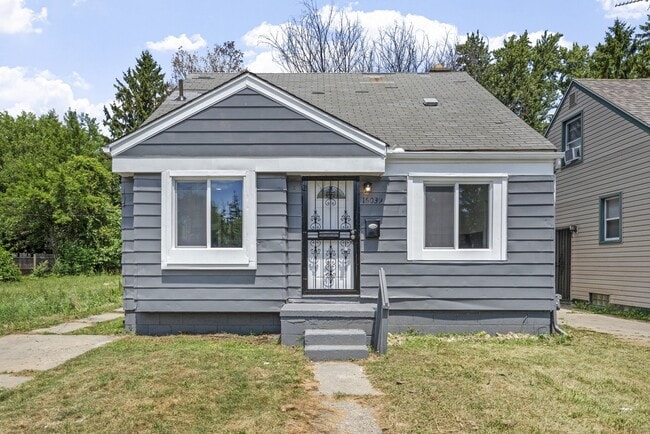 Building Photo - 16039 Fairmount Dr