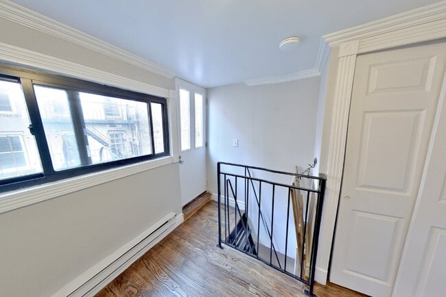 Foto del edificio - 221 E 23rd St