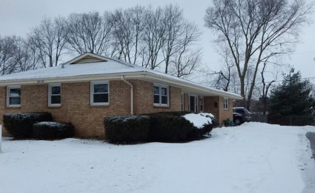 Building Photo - 215 Rebecca Rd
