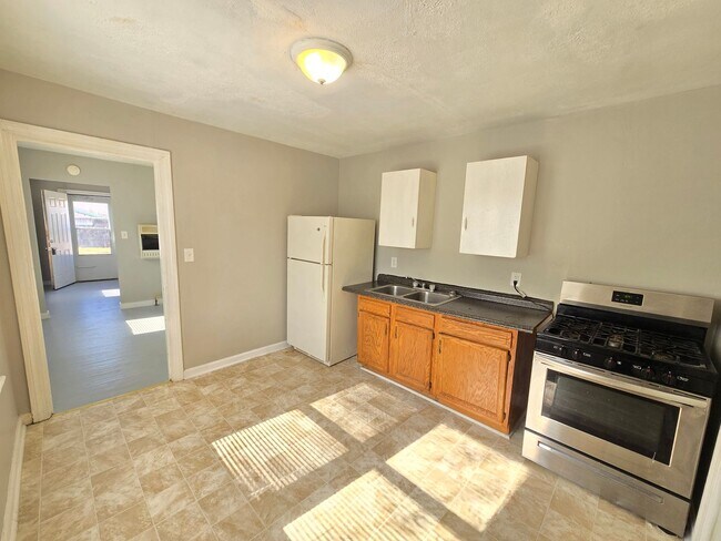 Foto del edificio - 2027-2029 S 41st St