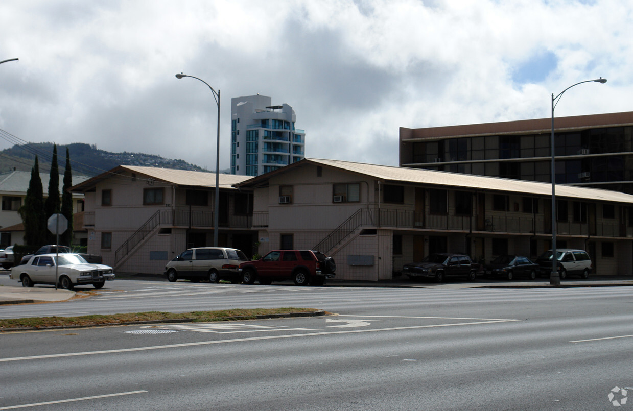 Building Photo - 2304 Kapiolani Blvd