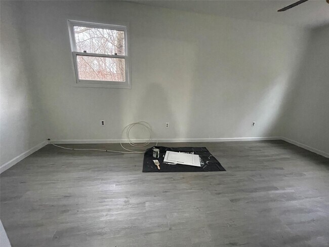 Building Photo - 17 Hide Away Ln