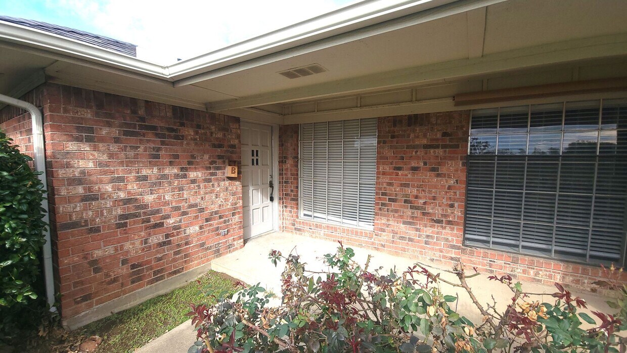 300 N Nolan River Rd Unit B, Cleburne, TX 76033 Room for Rent in
