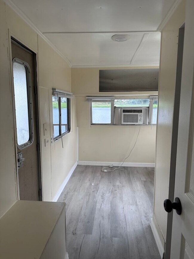 Foto del edificio - 1/1 Mobile Home - Rent to own - Zephyrhills, FL