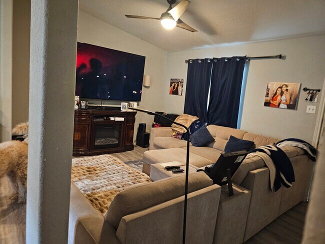 Foto del edificio - 7327 Placid Valley Dr