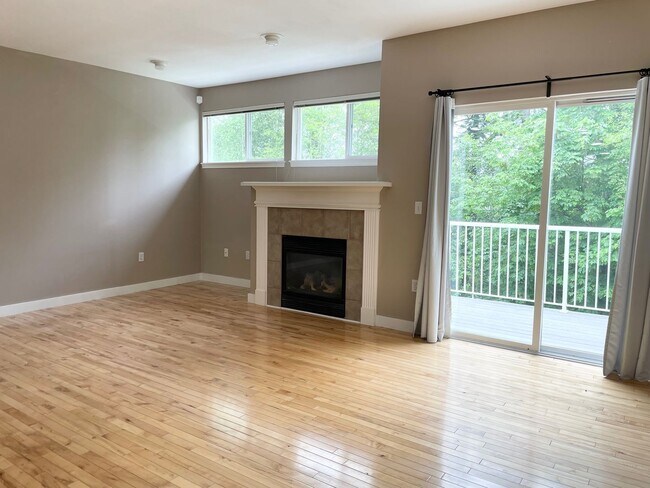 Foto del edificio - Spacious 2 Bed 2.5 Bath Townhome Style Con...