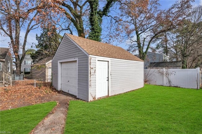 Building Photo - Charming & Fully Updated 4-Bedroom Home – ...