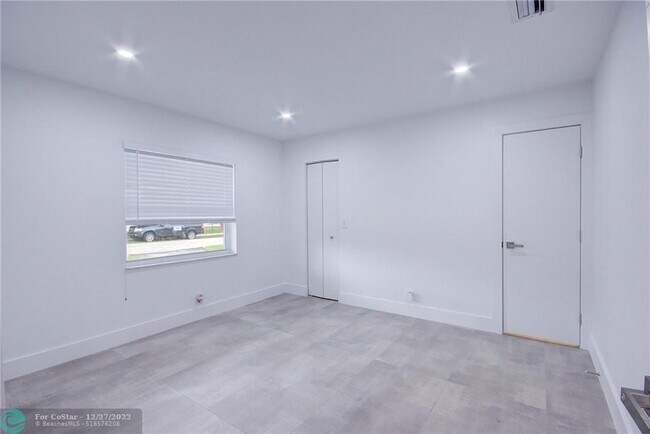 Foto del edificio - 407 SW 76th Terrace