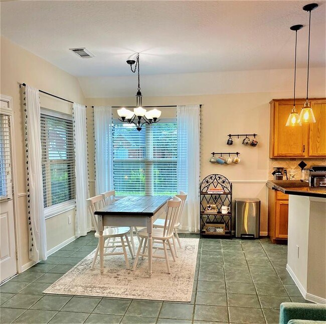 Building Photo - 23131 Willow Canyon Dr